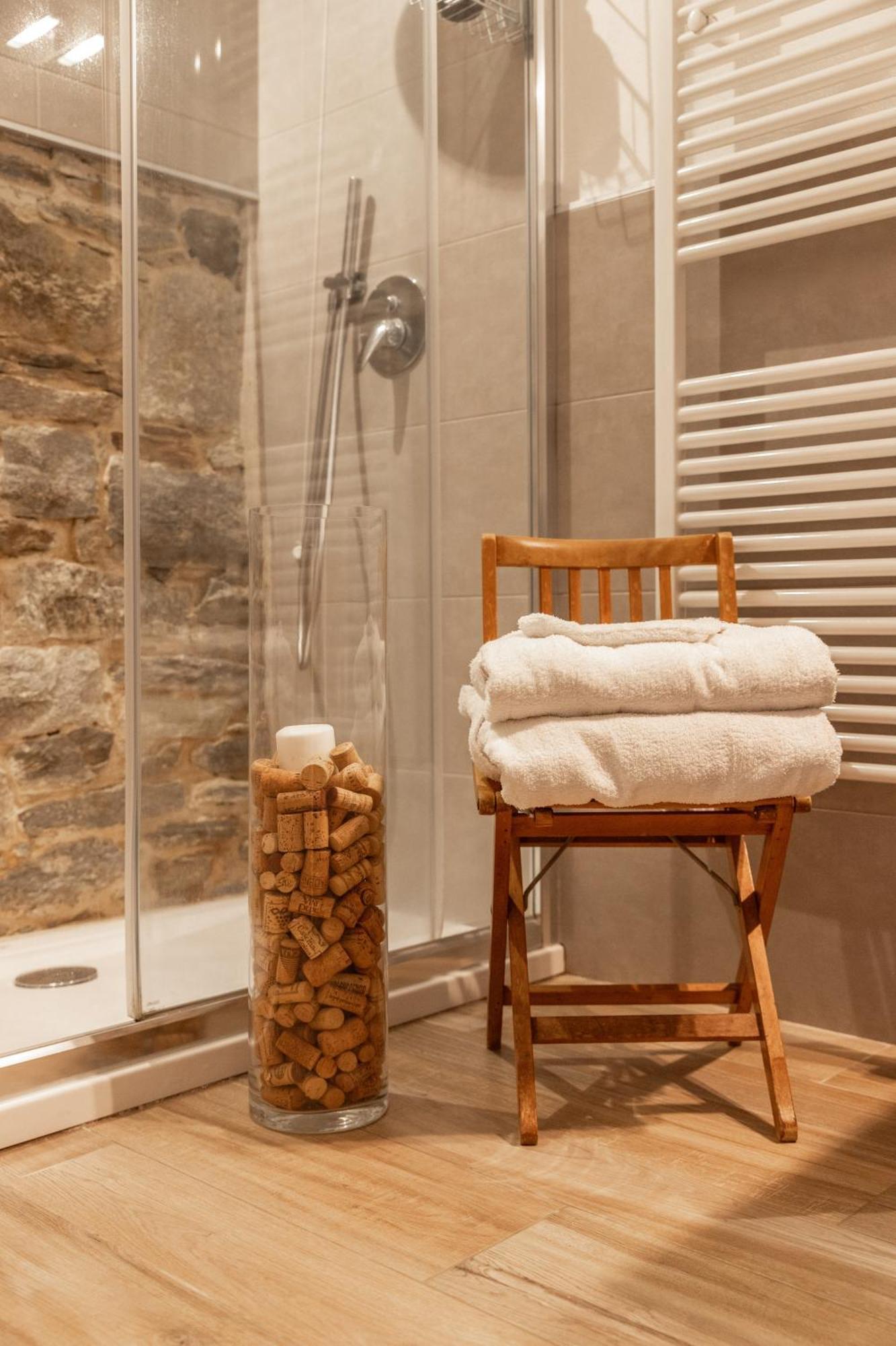 Il Riccio Di Ricciano Bed & Breakfast Casale Corte Cerro Ngoại thất bức ảnh